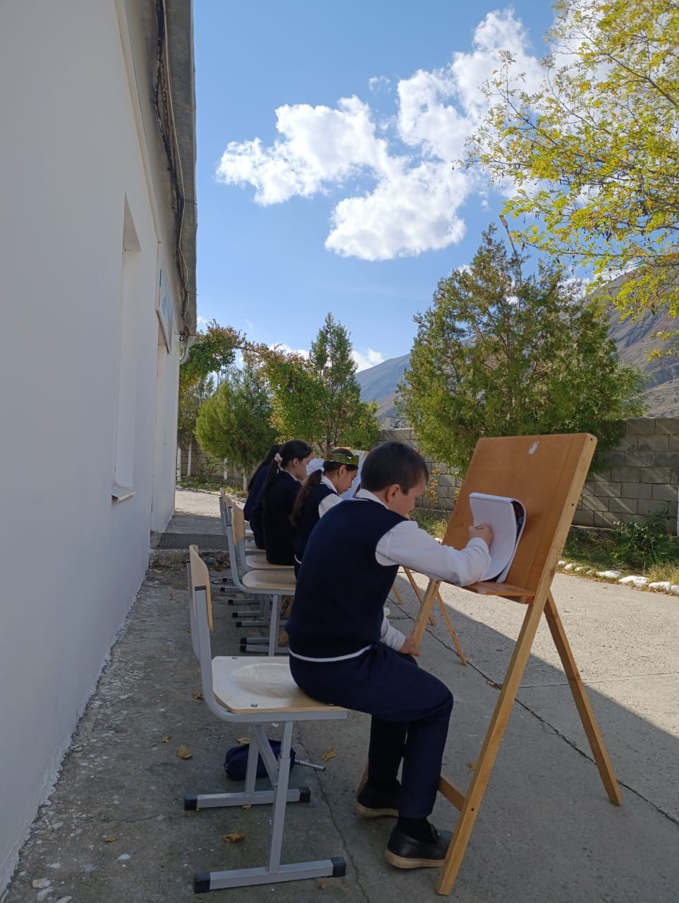 Час рисования “Рисуем осень”.