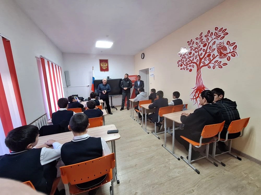 «Футбол– самый популярный спорт в мире. ».